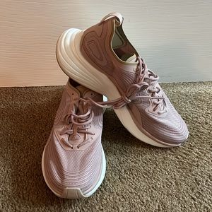 APL Women’s Streamline Champagne/NWT Rose Dust running gym shoes